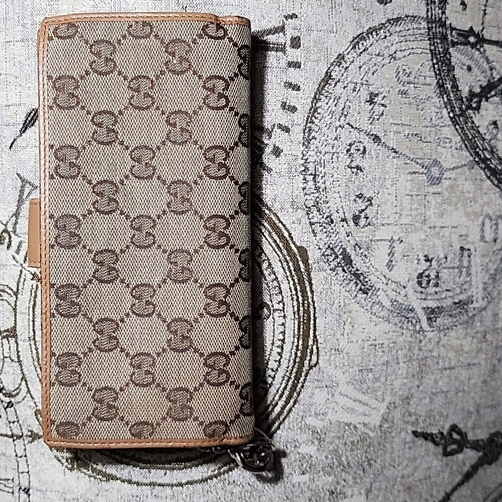 Authentic Gucci Brown Monogram Women's Wallet Light Corner Rub - Picture 2 of 7